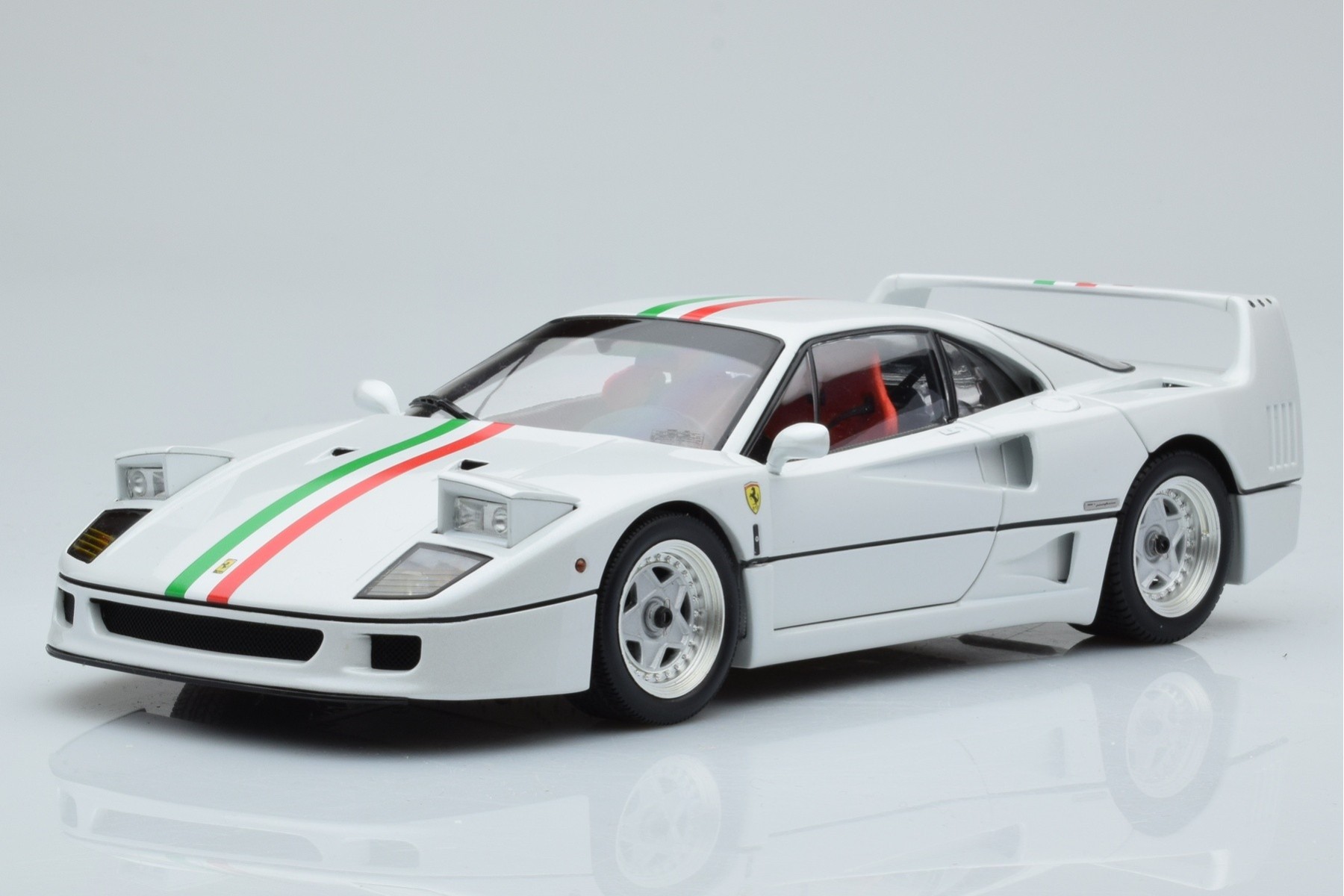 ferrari F40 p.white.italy